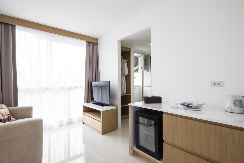 Modern Thai Suites Phuket Bilik gambar