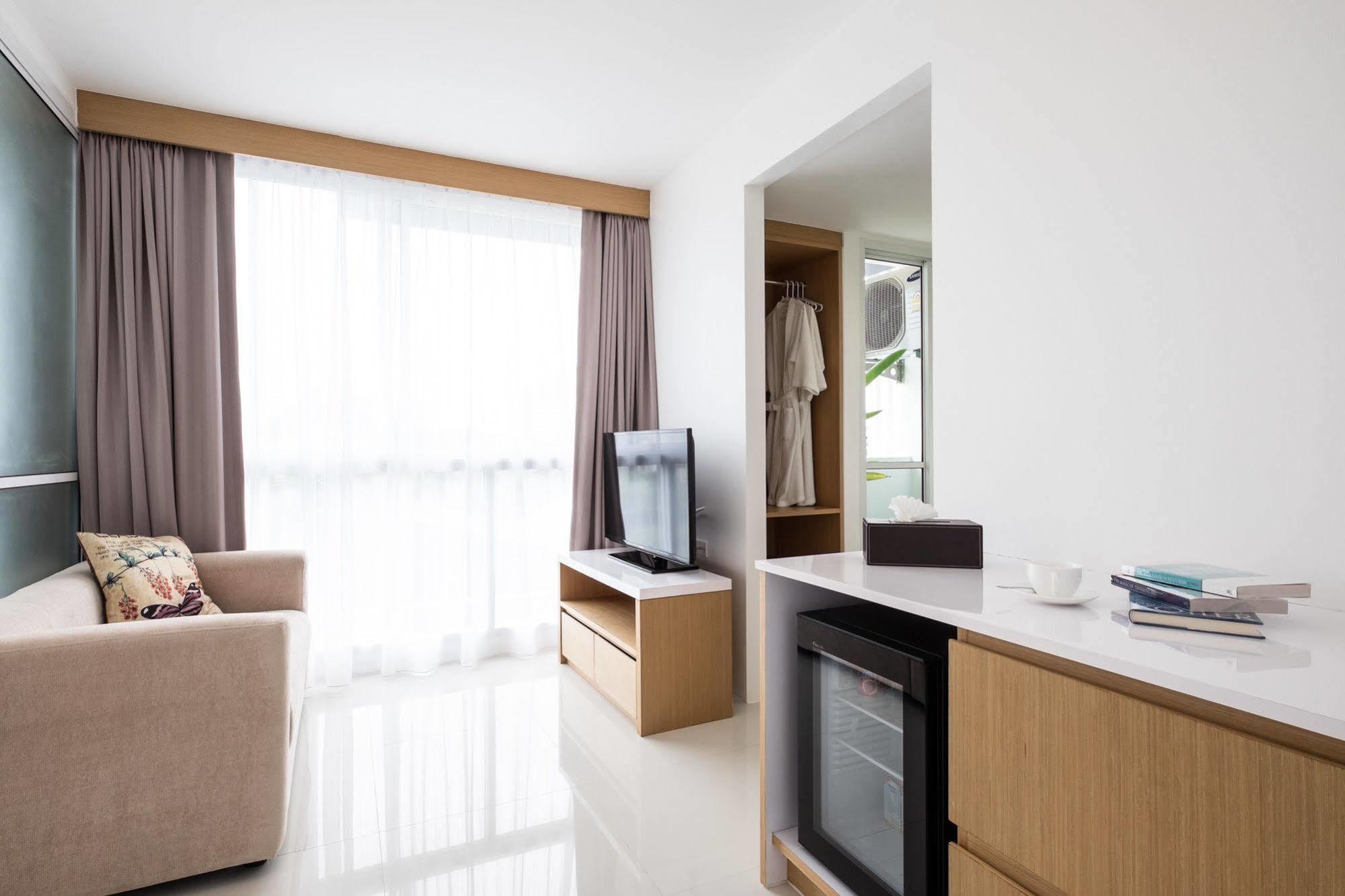 Modern Thai Suites Phuket Luaran gambar