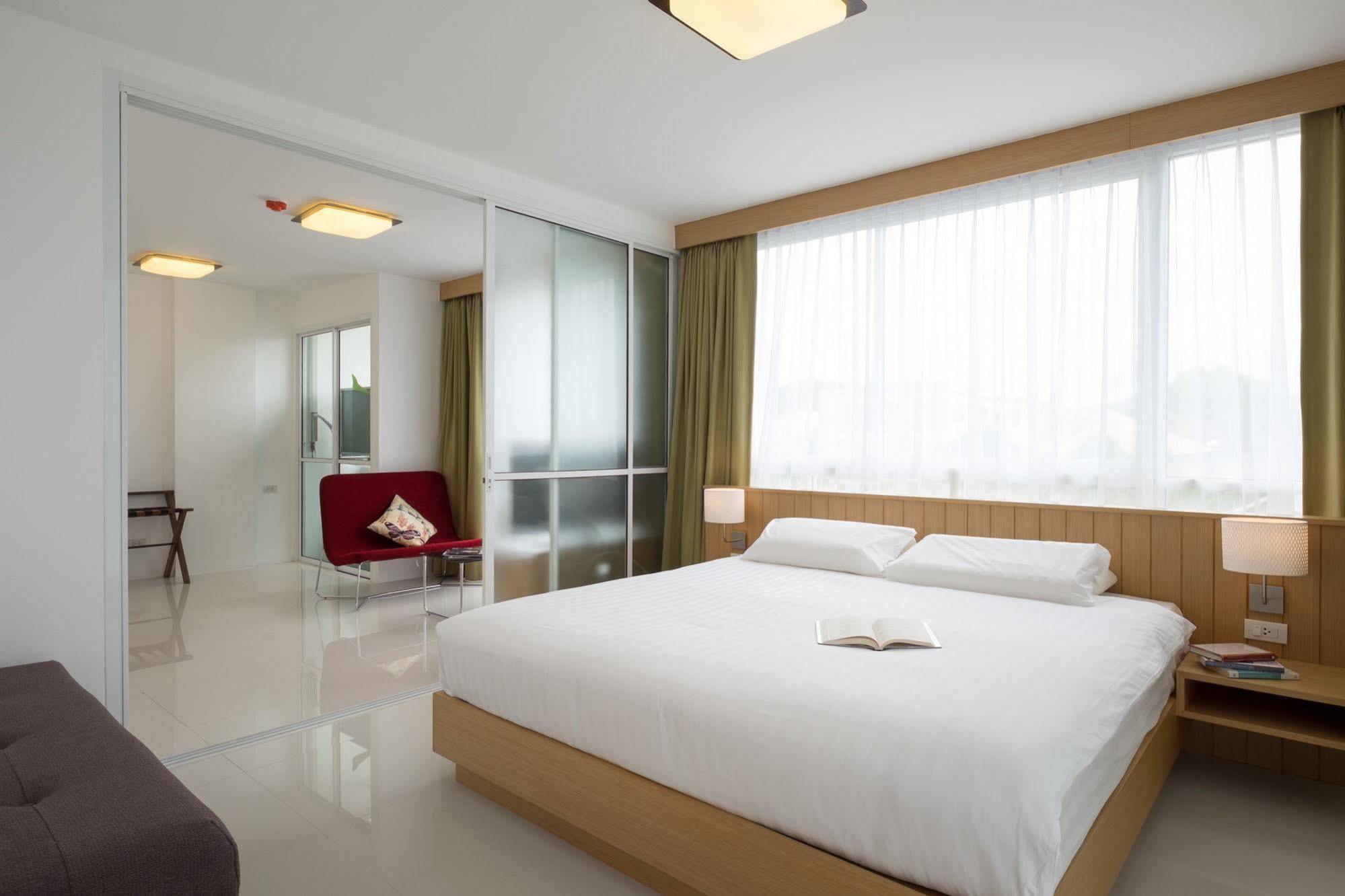 Modern Thai Suites Phuket Luaran gambar